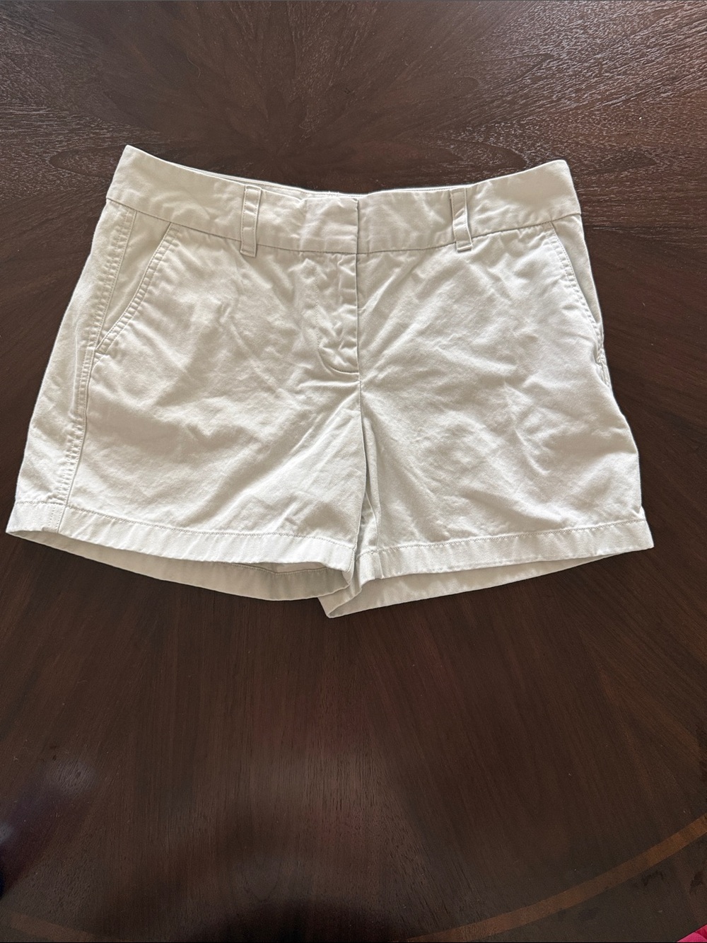 Vineyard Vines Women's Classic Twill Chino Short 4.5” inseam